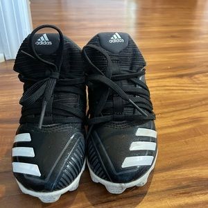 Kids size 11 under armour baseball cleats